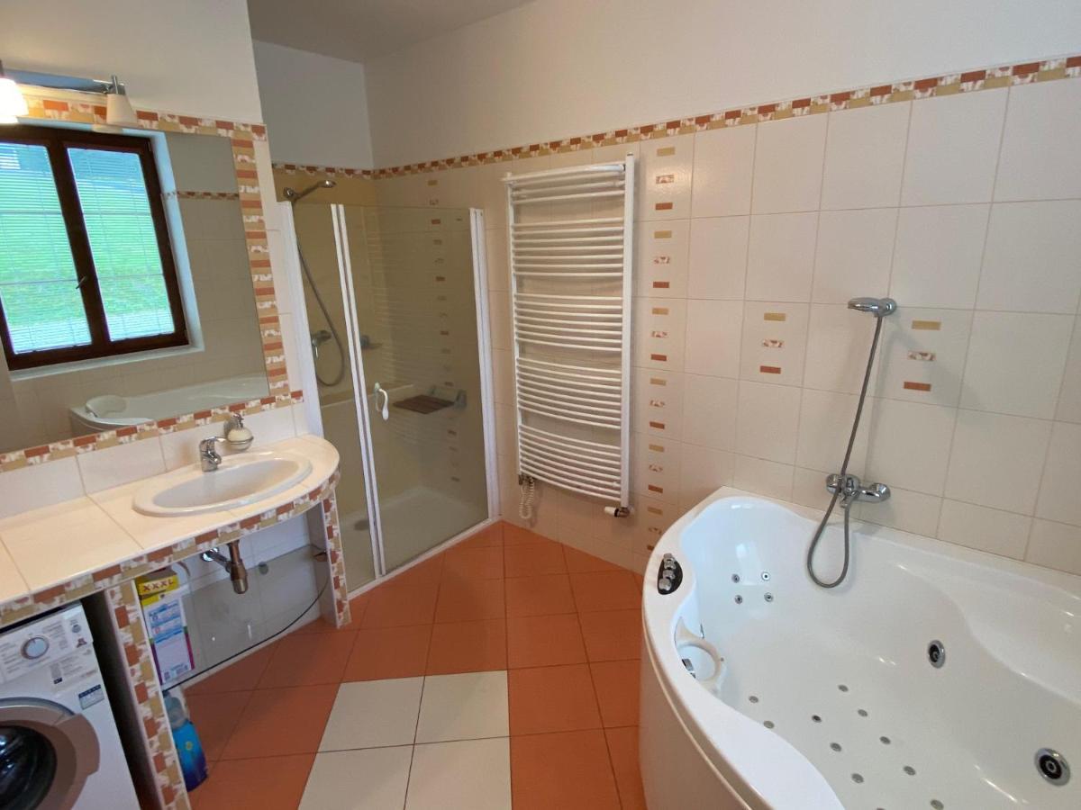 Apartman Pod Dratnikem Svratka Exterior photo